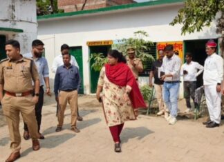 डीएम-एसपी ने विधानसभा निर्वाचन क्षेत्र-183 ऊँचाहार के विभिन्न मतदेय स्थलों का किया निरीक्षण