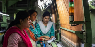 काम पर जाने के लिए 1 किलोमीटर या उससे ज्यादा दूरी तय करने वाली महिला वर्करों की संख्या सिर्फ़ 41.9%
