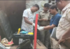 बदायूं में शराब के नशे में पिता ने बेटे को कुल्हाड़ी से वार करके मार डाला। पिता ने ग्रामीणों को खुद बेटे की हत्या की बात बताई