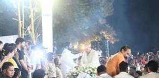 गुरुवार को पुणे ग्रामीण के डोंजे गांव में नाना पाटेकर का अंतिम संस्कार किया गया